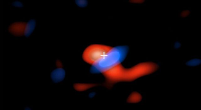 Изображение астрономов Холодное газовое кольцо вокруг центральной черной дыры нашей Галактики