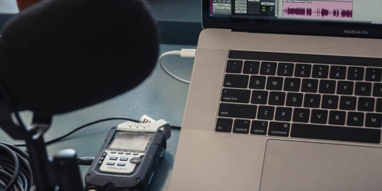 Звук MacBook потрескивает?  Вот 8 лучших способов это исправить
